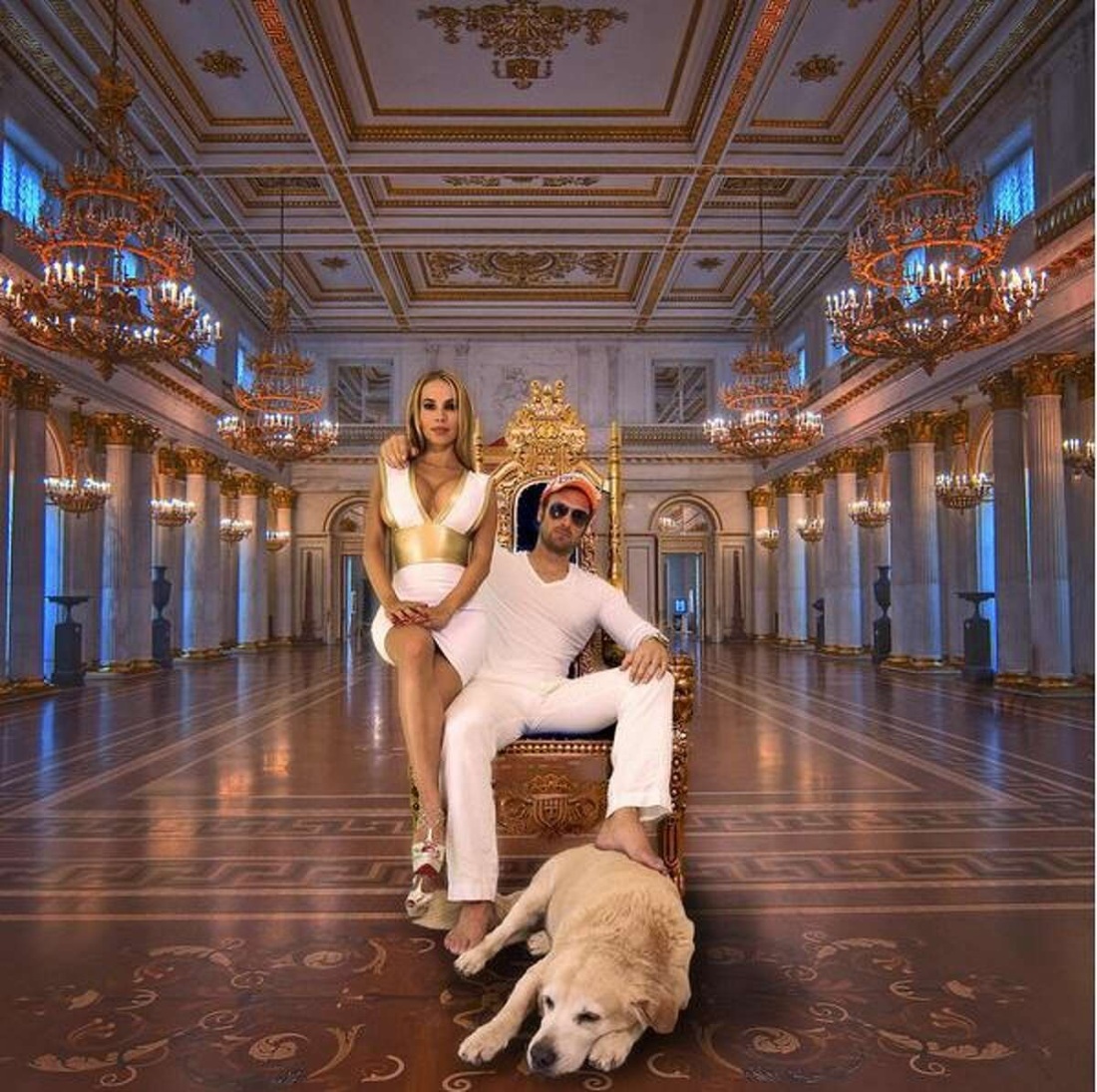 Девушка в особняке