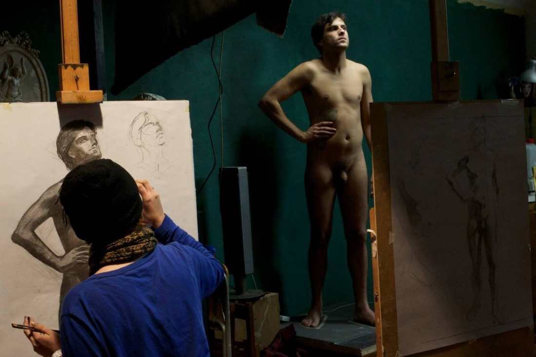 Натурщица перед студентами