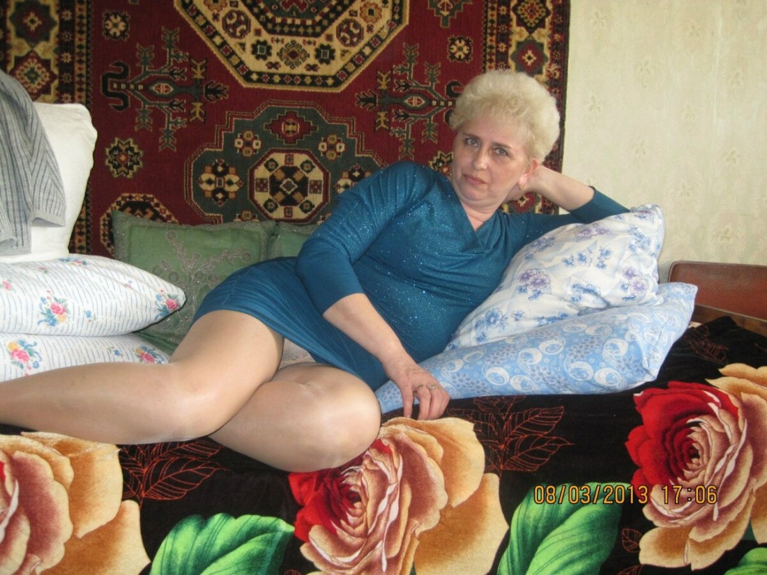 Голые старушки на природе