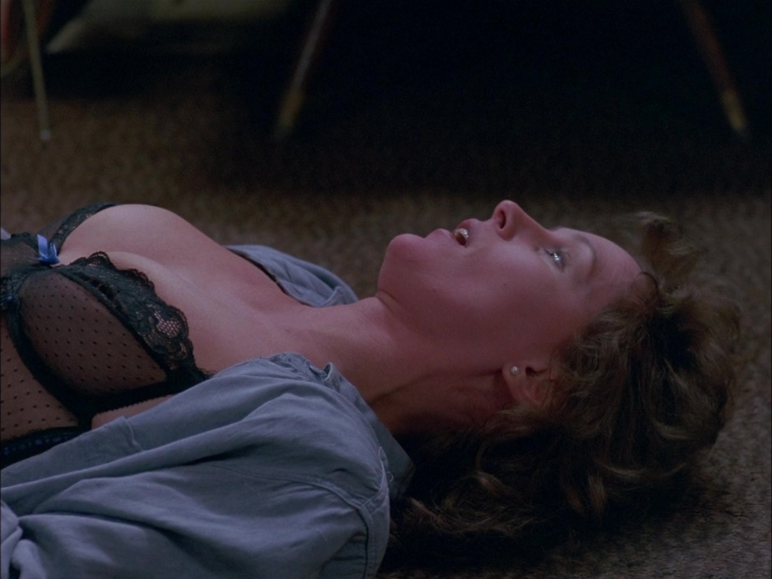 Голая актриса Бонни Беделиа