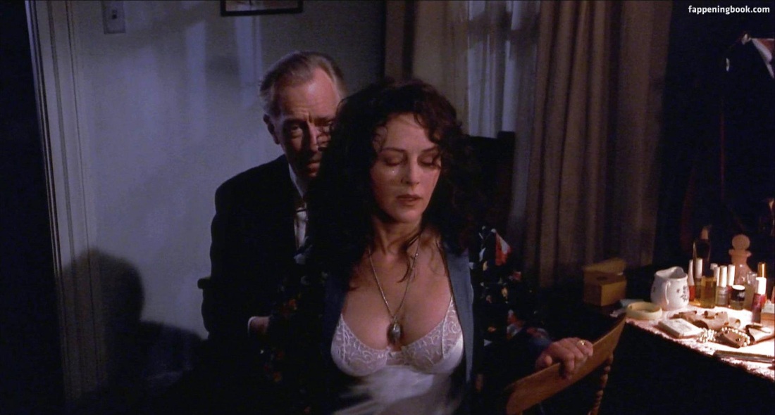 Бонни Беделиа грудь