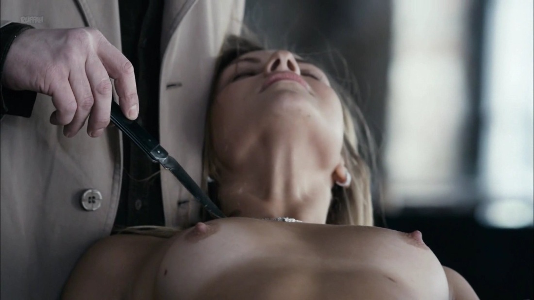 Карина Зверева в сериале Полярный горячие