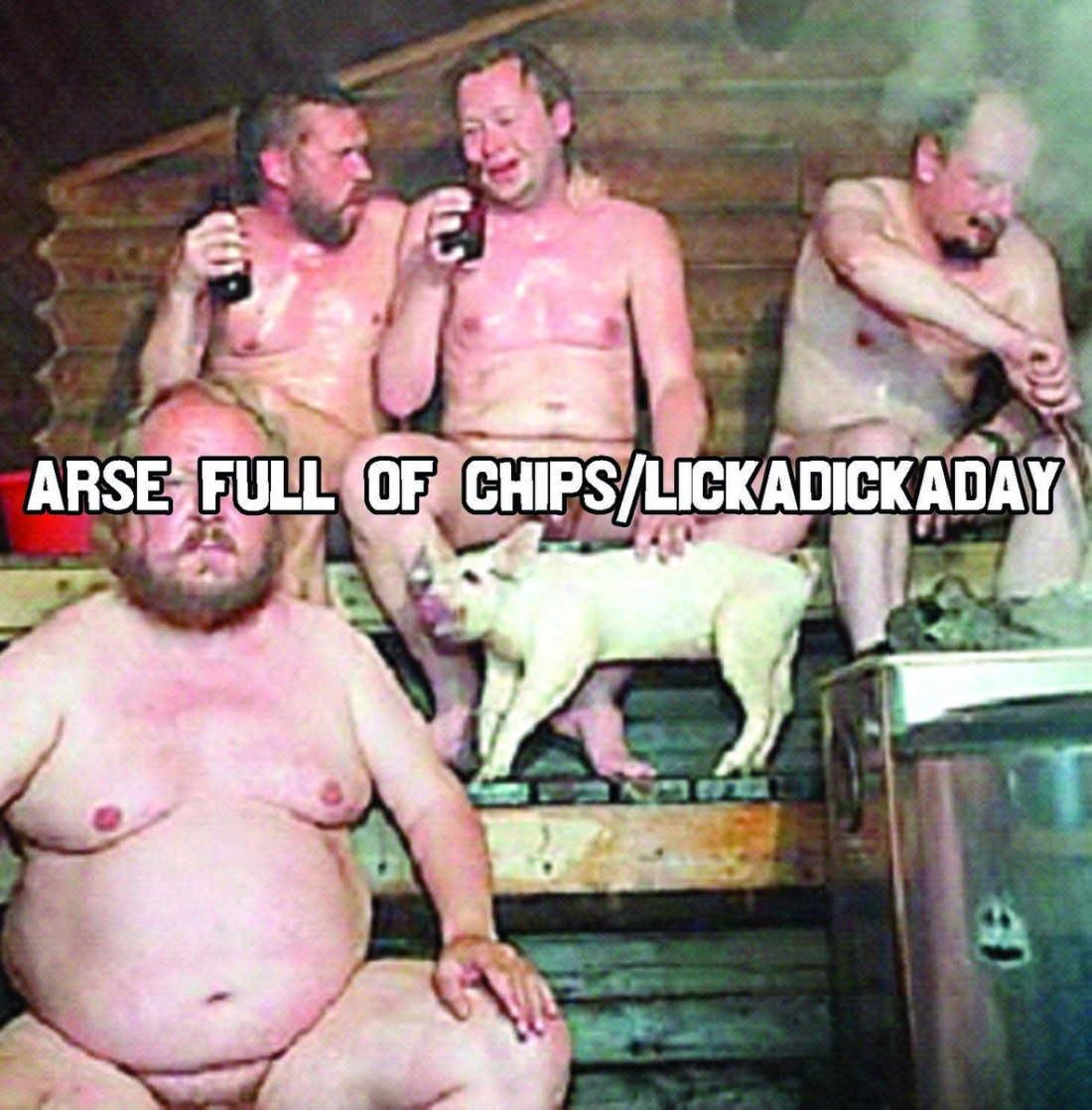 Голые толстые мужики в сауне