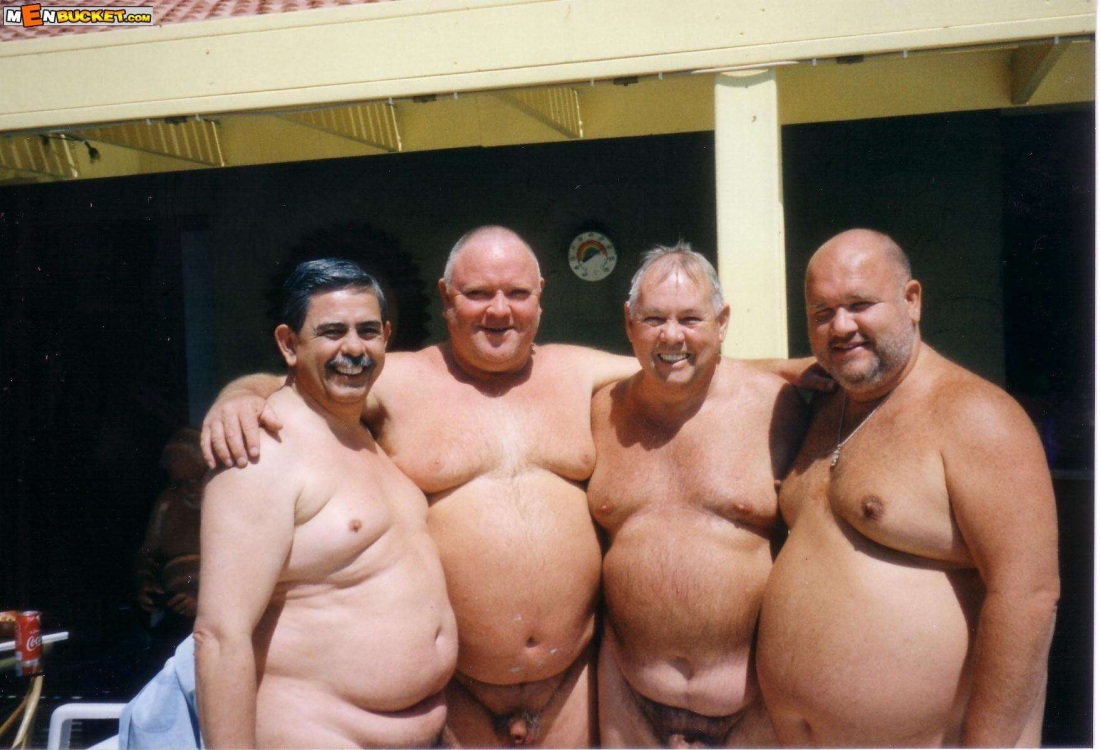 Голые пожилые женщины в бане