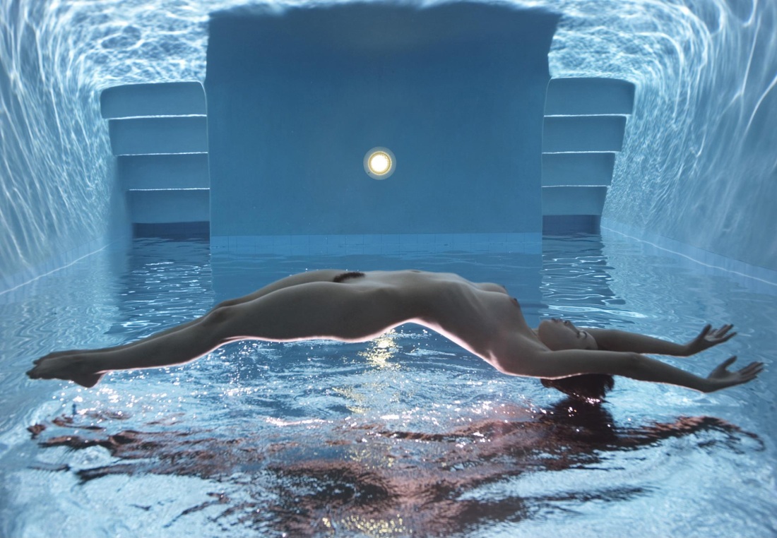 Эротическая фотосессия в воде