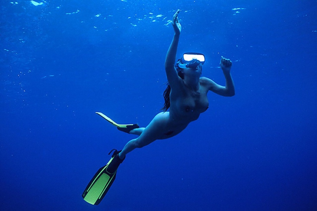 Голые женщины ныряльщицы