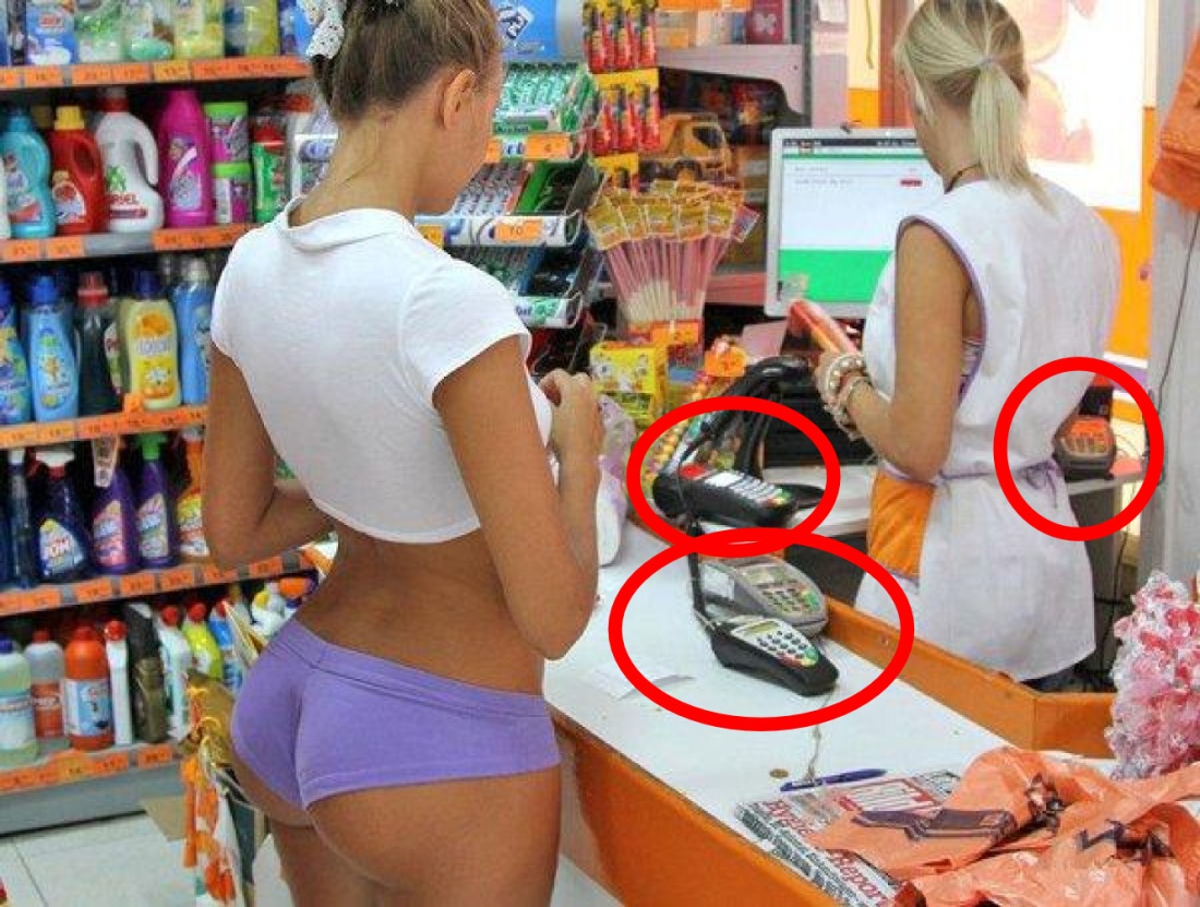 Эшли Адамс голая в магазине