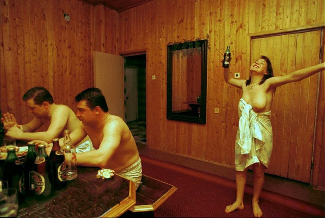 Подглядывание за девушками в бане