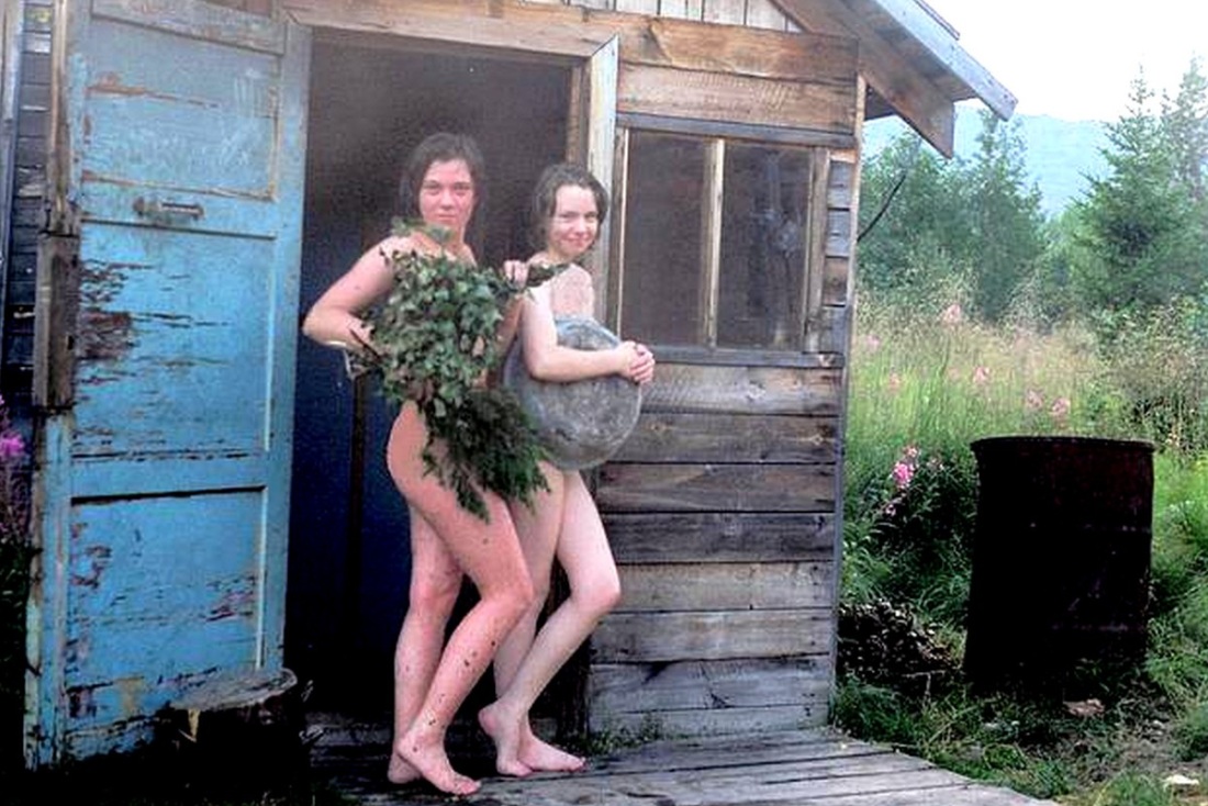 Деревенские девки в бане