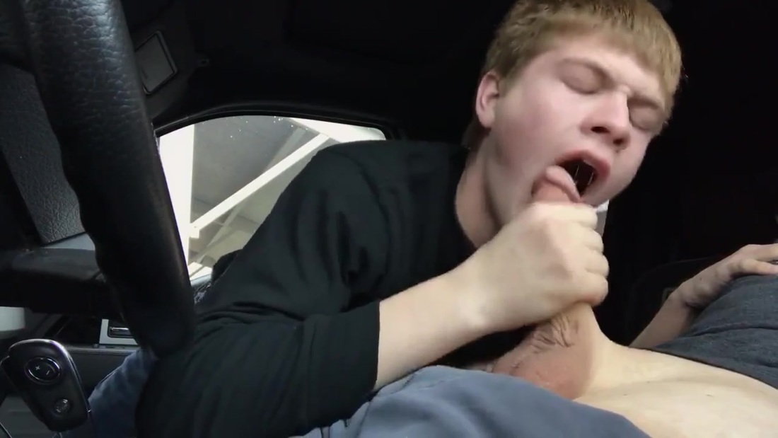 Парень отсосал в машине русское