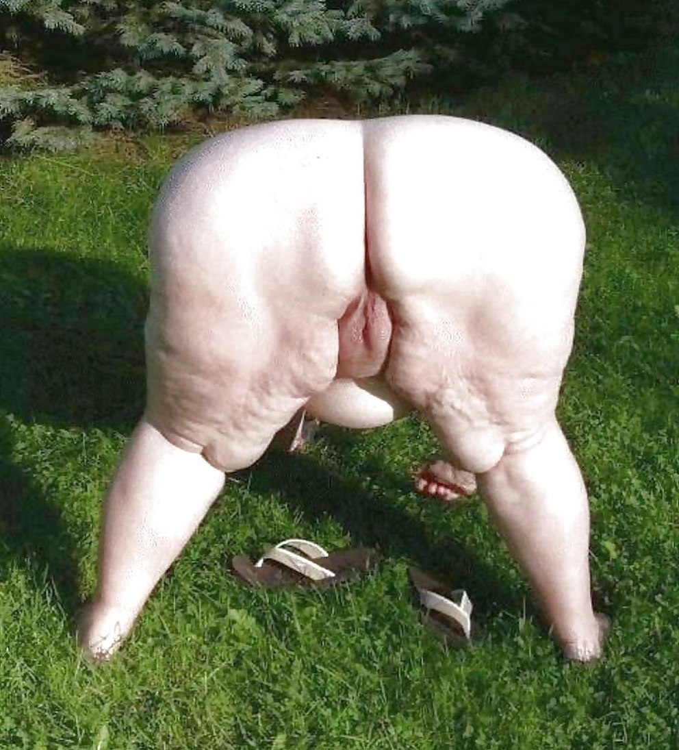 Голые задницы старух домашнее