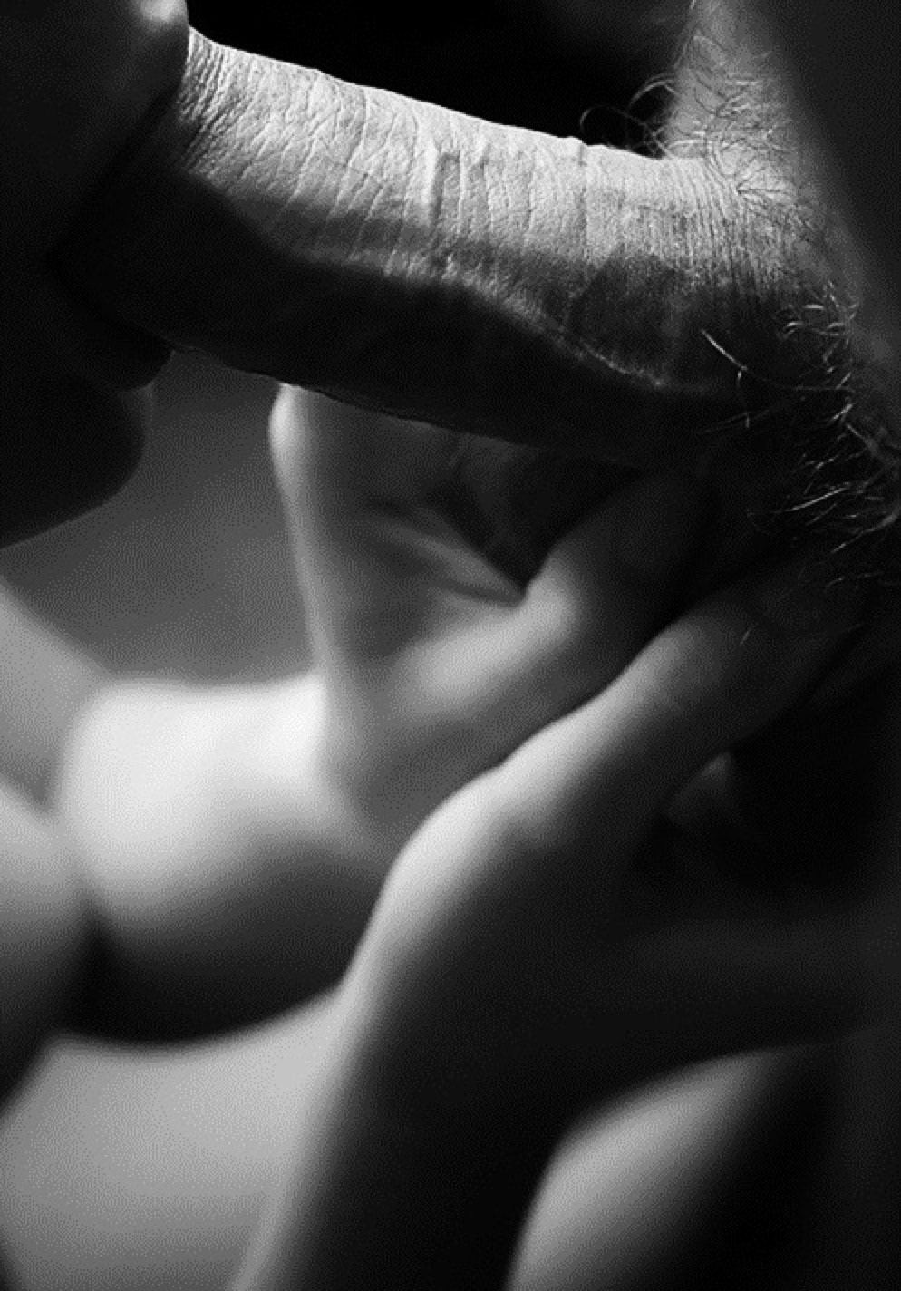 Целует головку