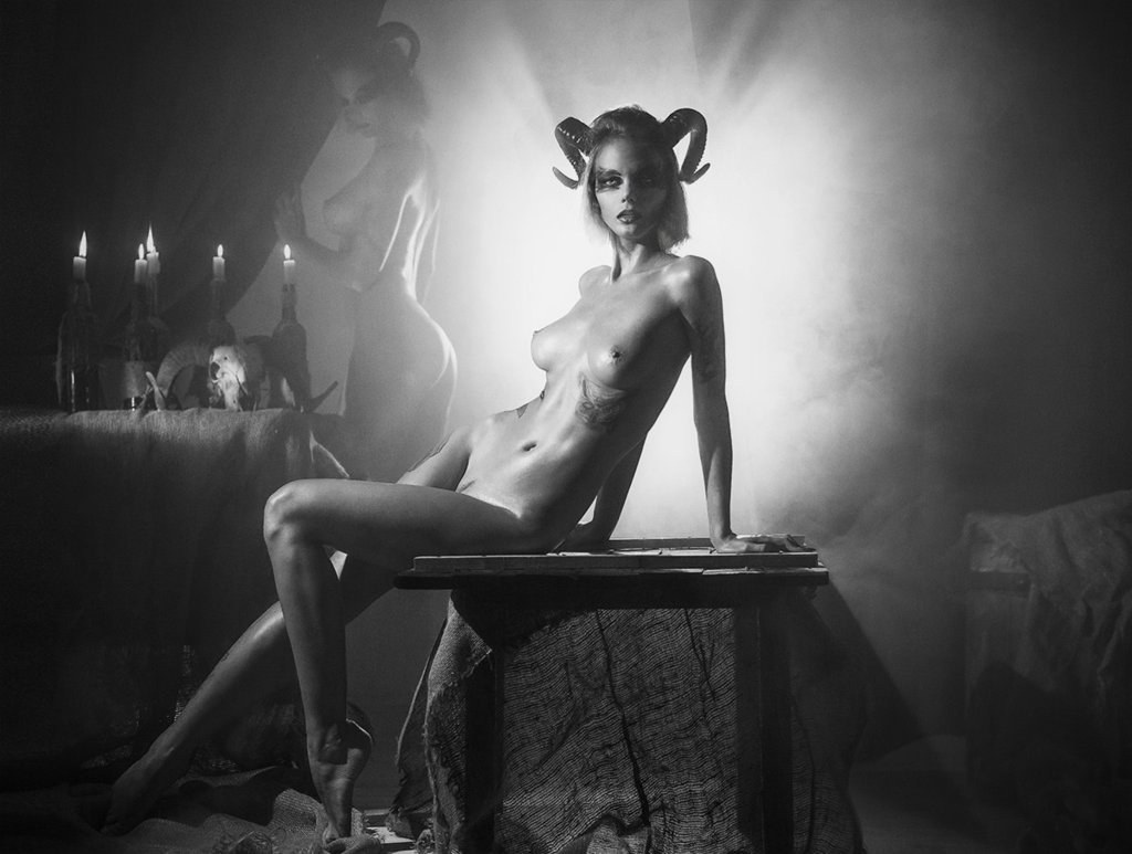 Эротическая фото Долорес из сериала