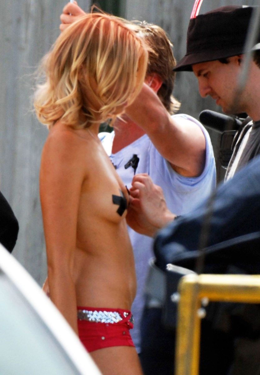 Обнаженная эми смарт