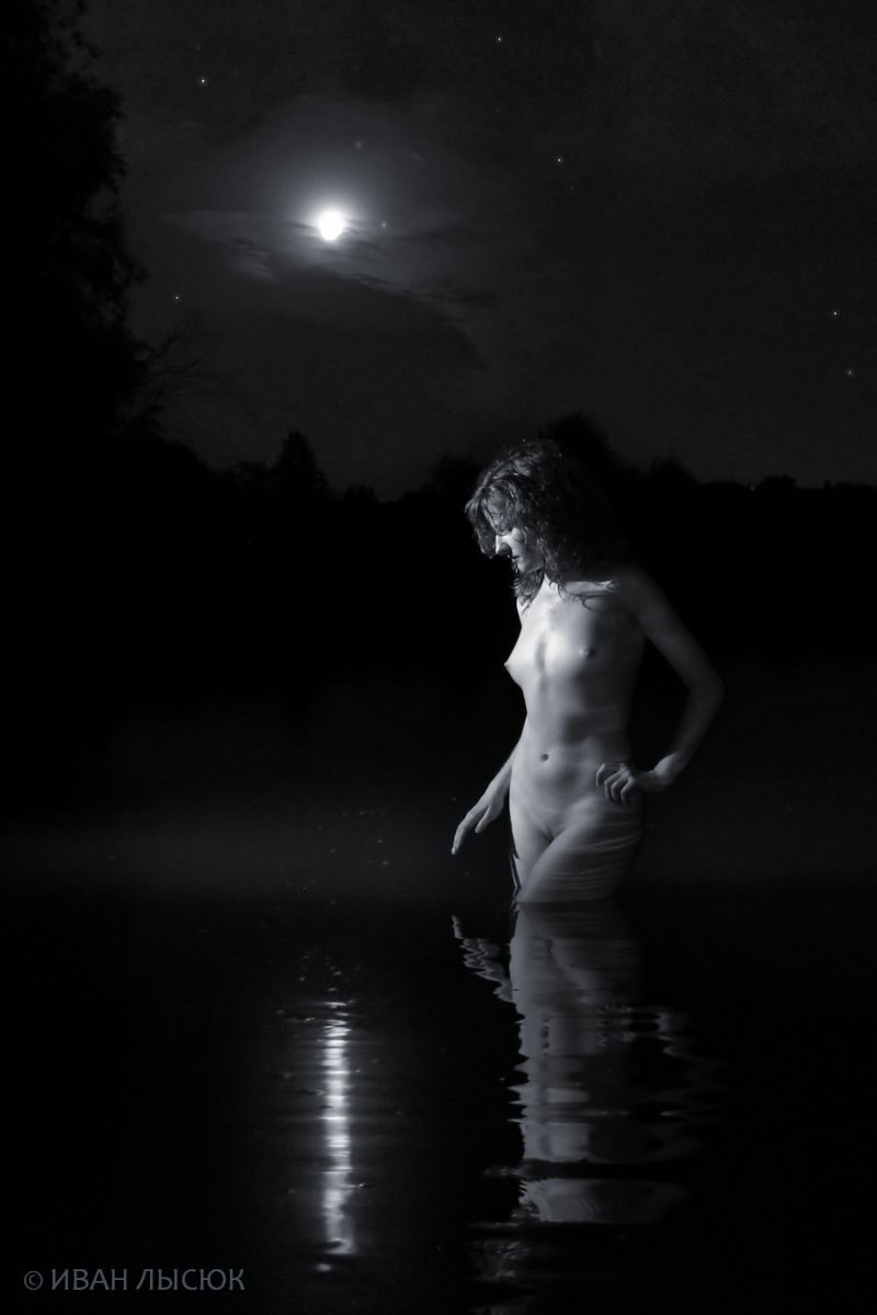 Ночное купание голышом