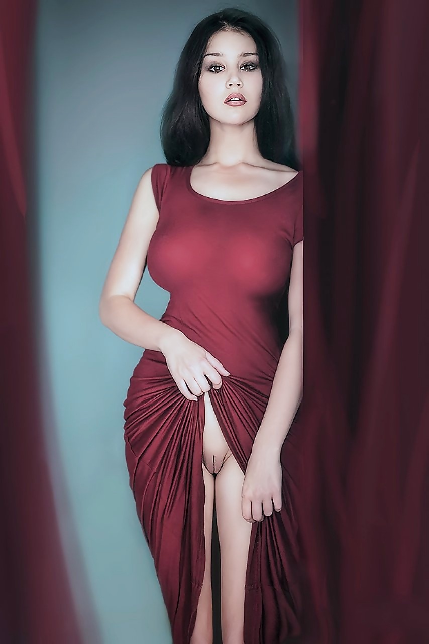 Прозрачная блузка на голое тело