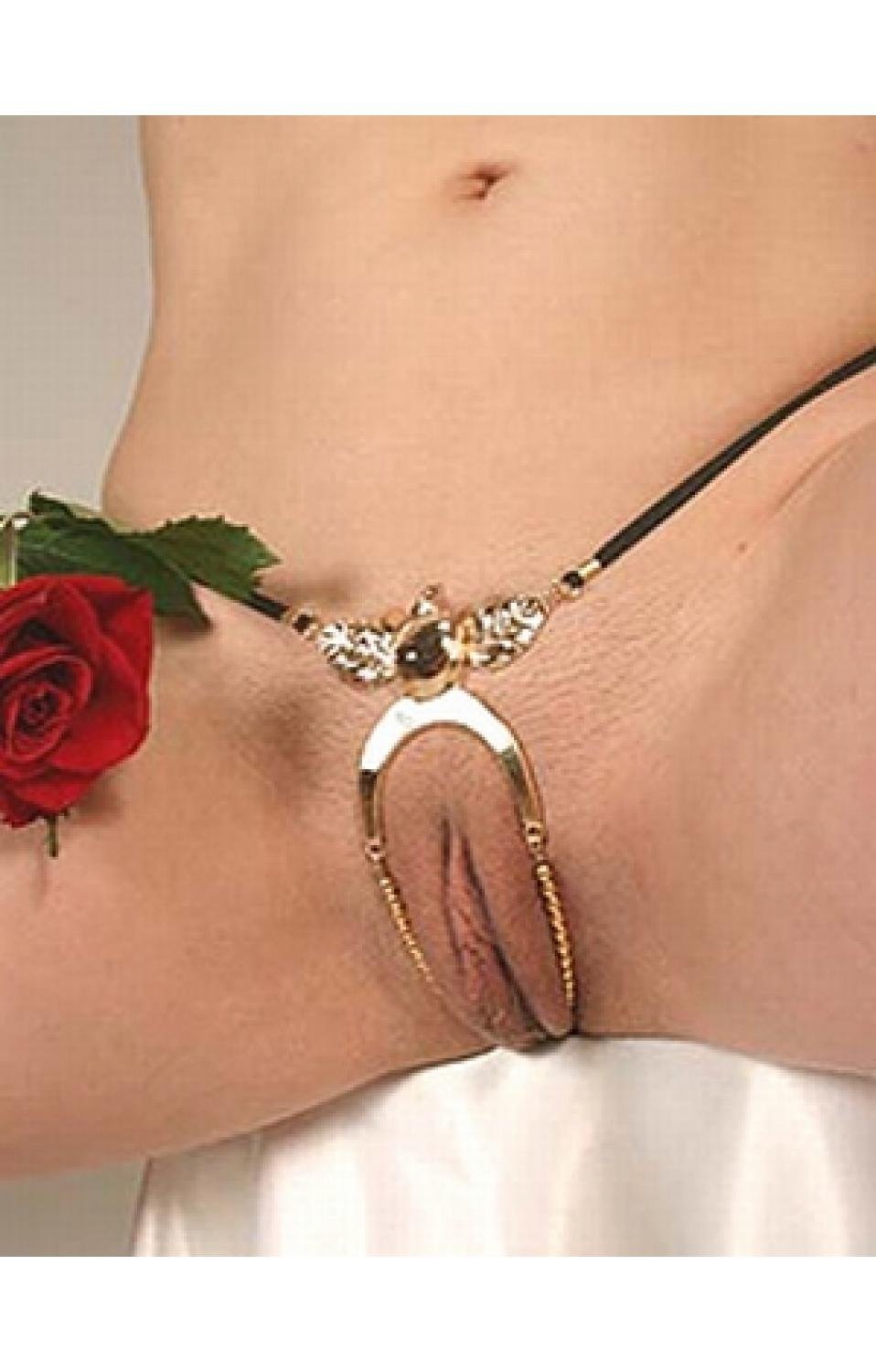 Девушки в эротических стрингах