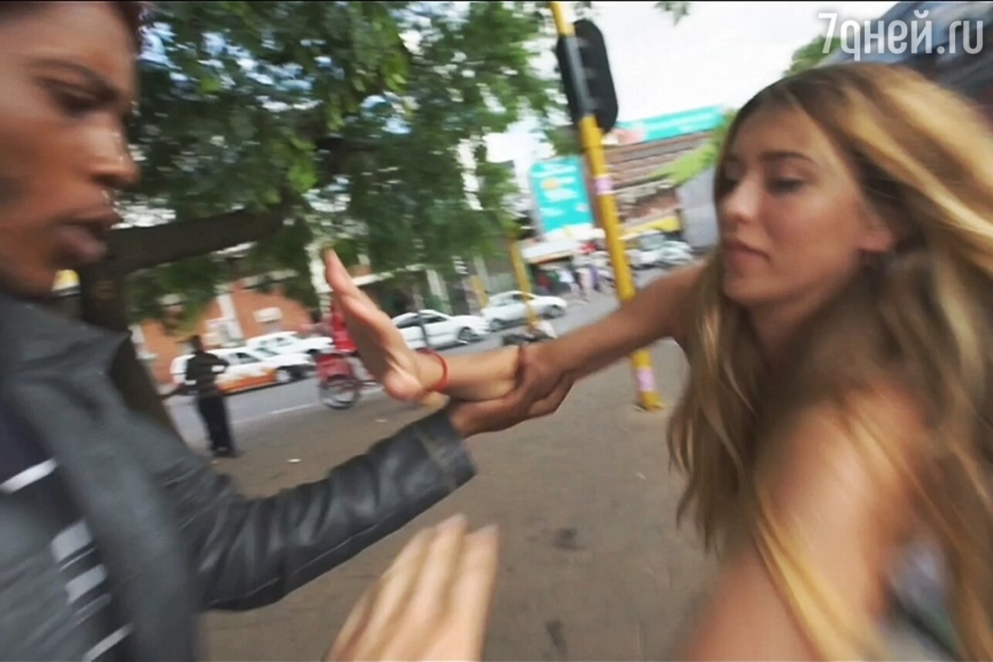 Дикий пляж девушки