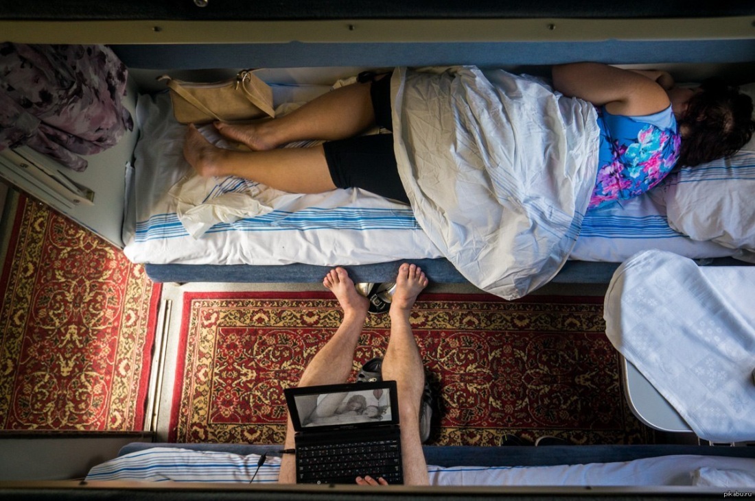 Девушки в плацкартном вагоне