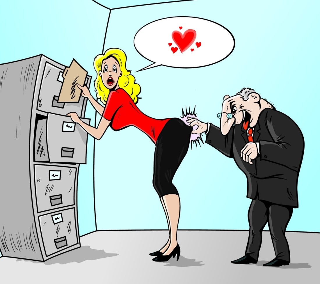 Женщина на кухне со спины