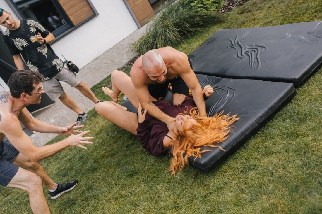 Трах в резиновой лодке