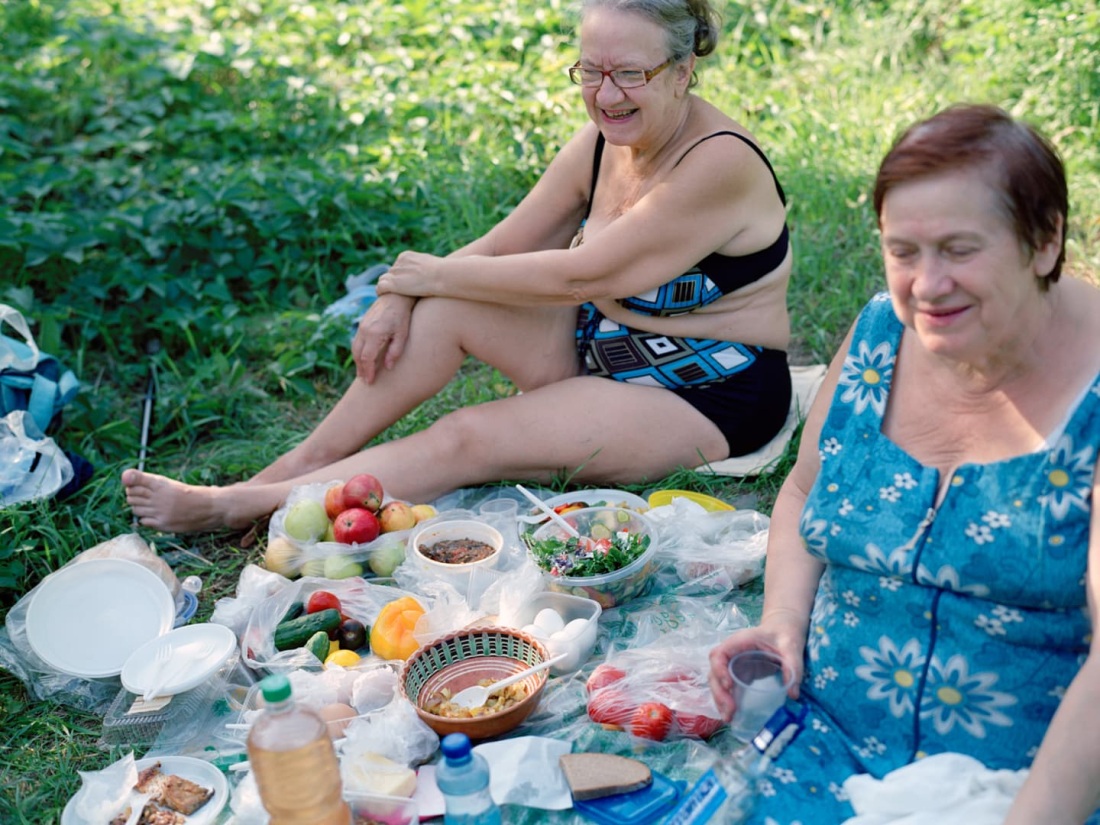 Тётки на пикнике