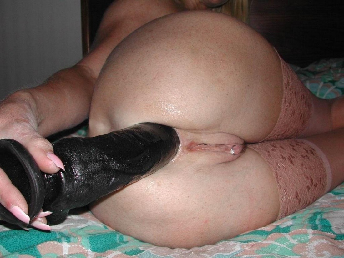 Анальная мастурбация зрелых пышек