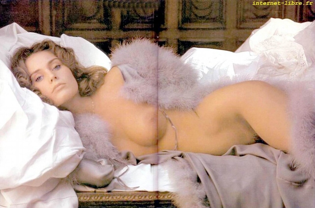 Голая Коринн Клери в фильме история о