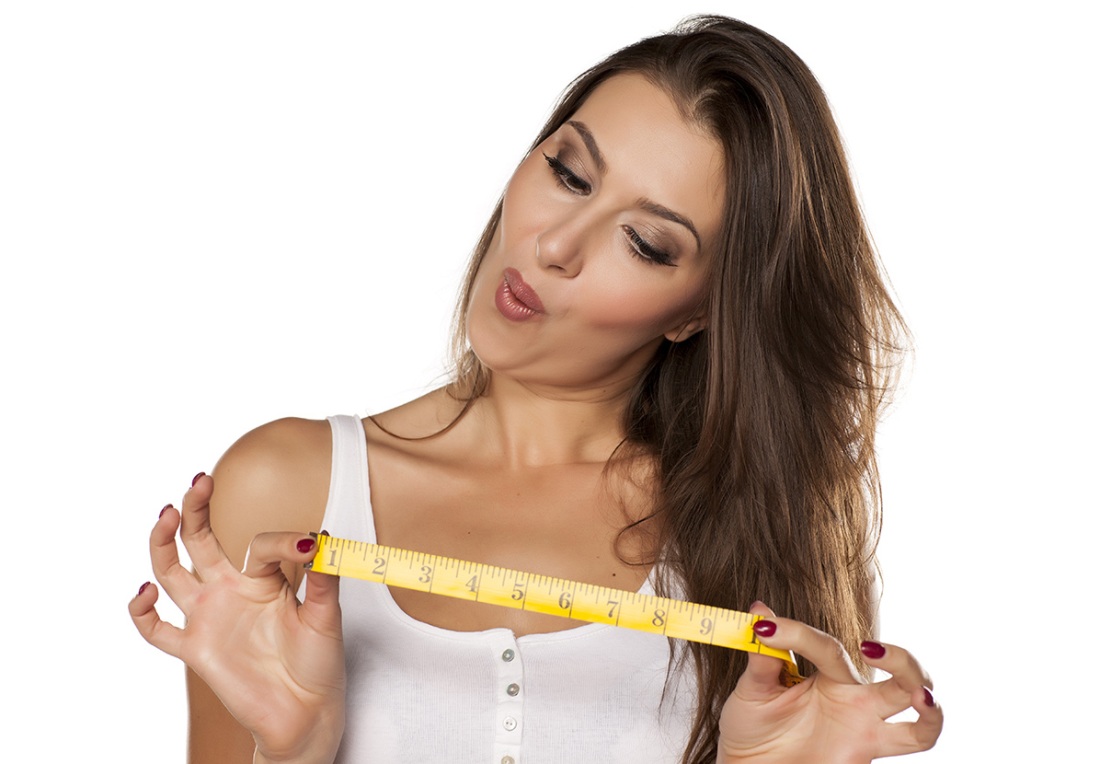 Огромный пенис с линейкой