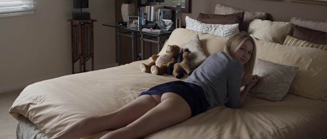 Cute blonde babe Zoya Gore having wet oral sex