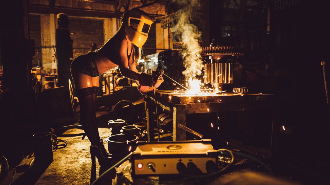 Сварка девушка