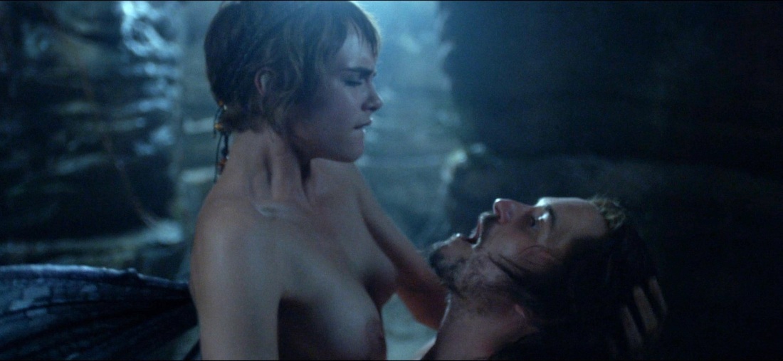 Cara Delevingne топлесс