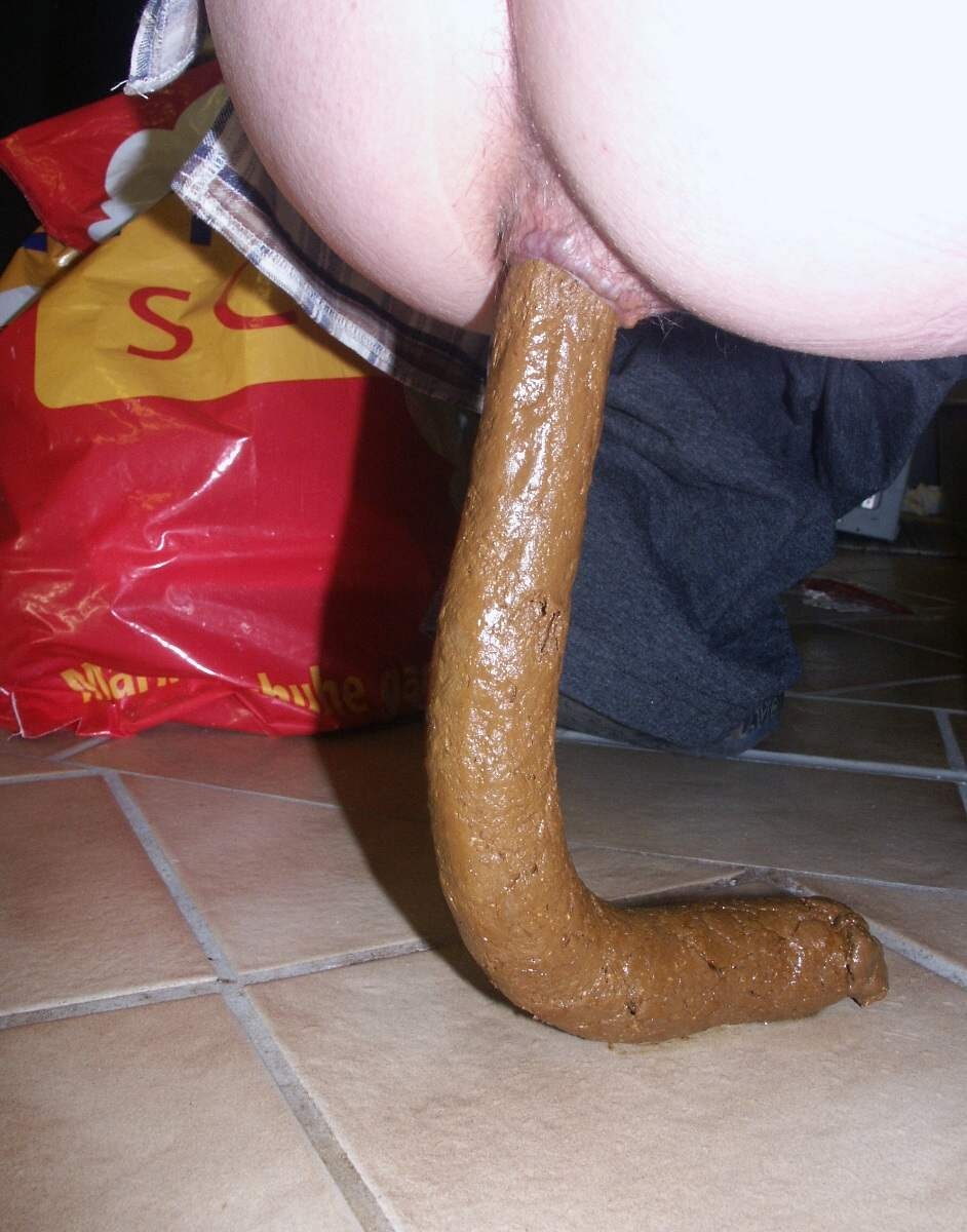 Большое говно из задницы