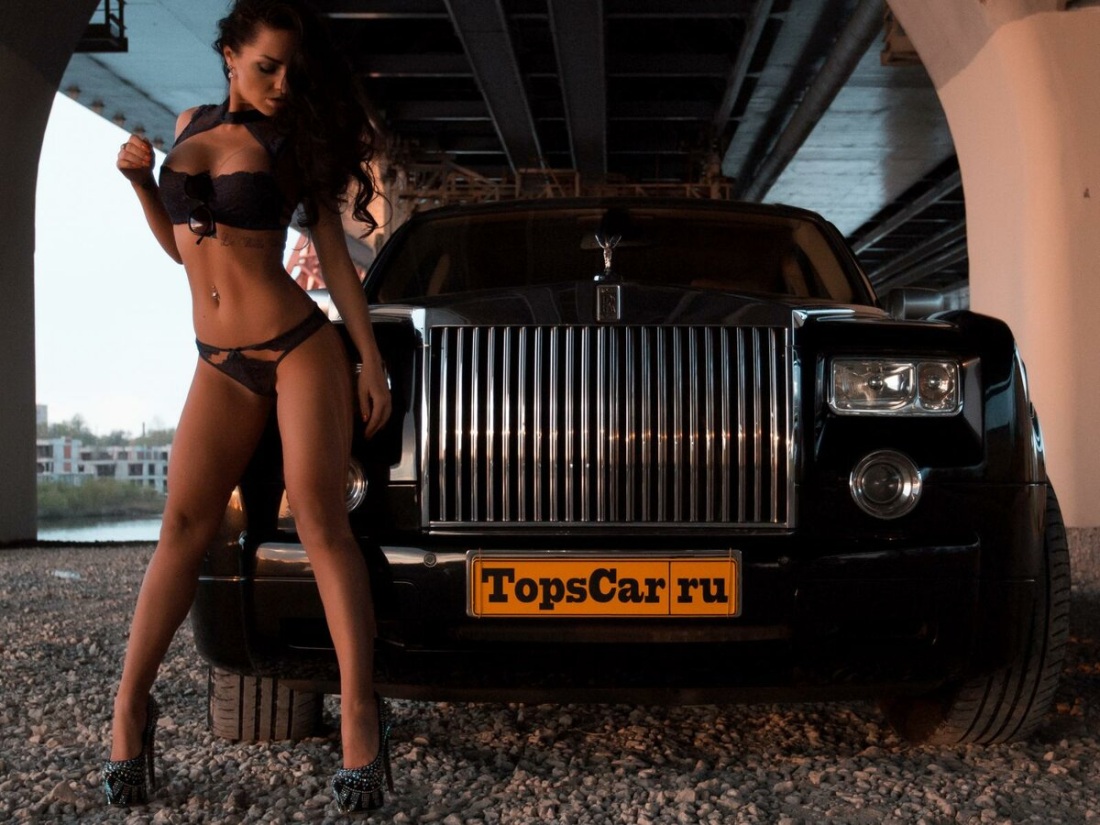 Роллс Ройс Фантом с девушкой