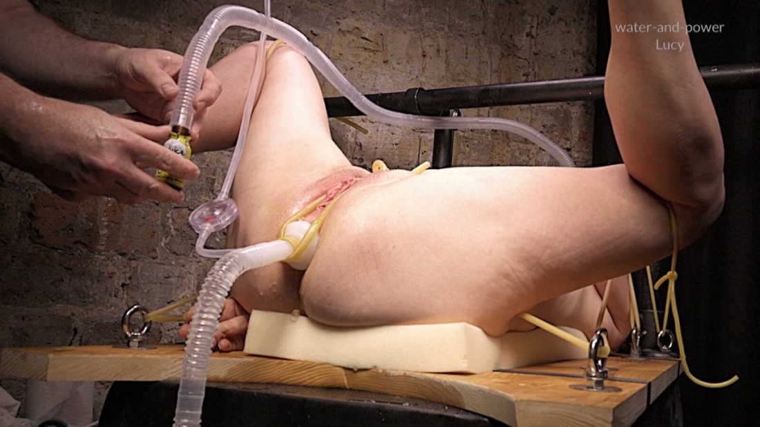 Медфетиш иглы в попу бдсм