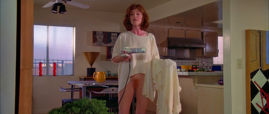 Джулианна Мур без трусиков голая